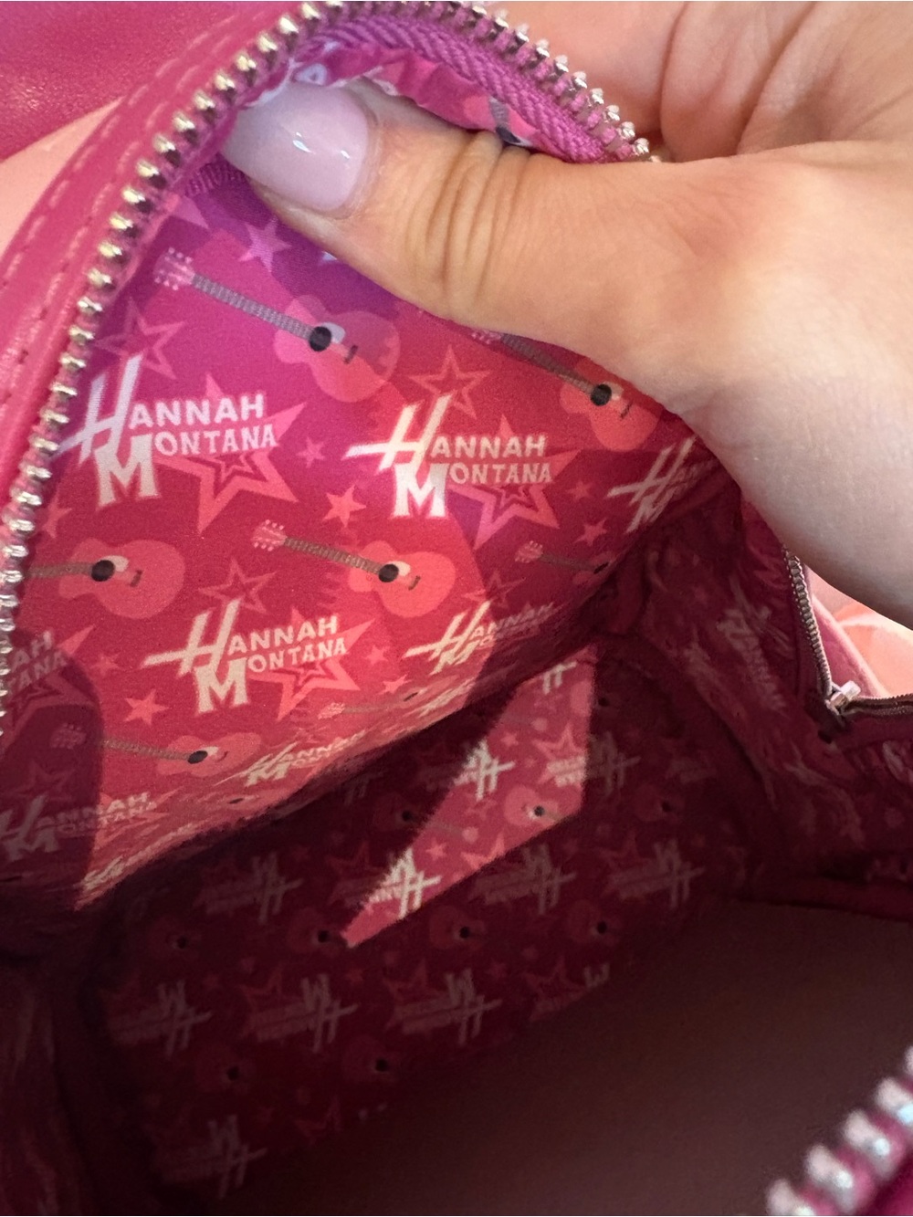 Loungefly Disney Hannah Montana Guitar Mini Backpack BNWT 🎸🎀 - Picture 6 of 6